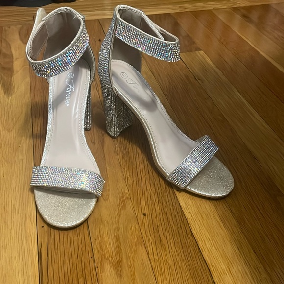 New Champagne Heels - Picture 1 of 4